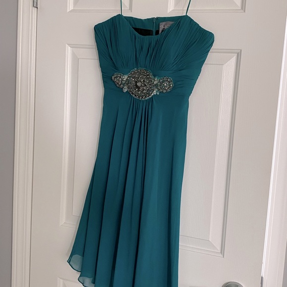 Theia strapless emerald cocktail dress | Size 4 | knee length - Picture 3 of 7
